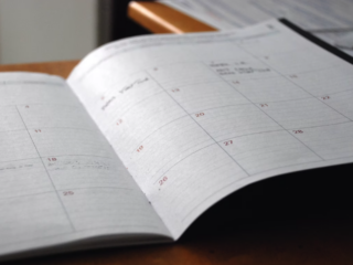 Sie können uns buchen.